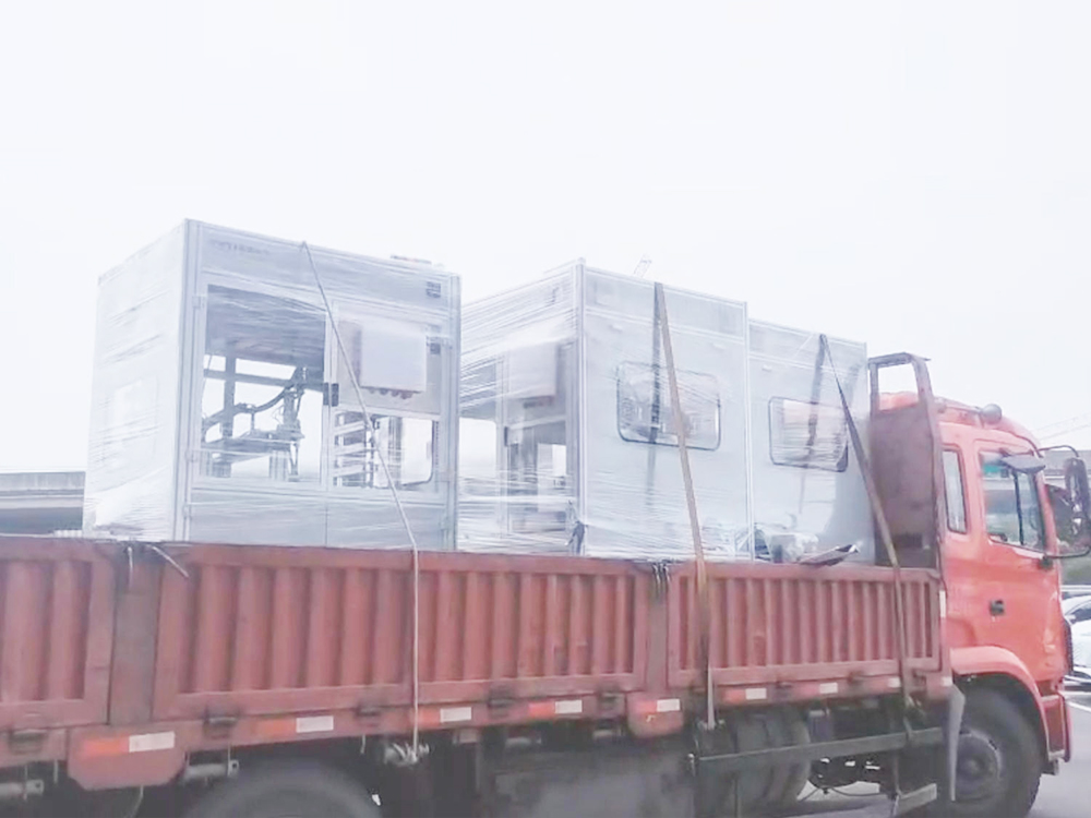 團(tuán)隊(duì)全員加班發(fā)貨，雖然累但超開心！